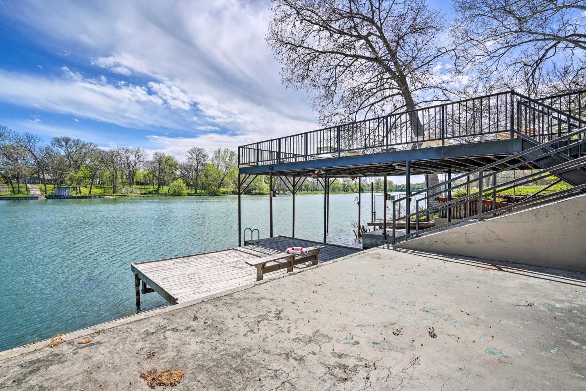 Waterfront Guadalupe River Lodge Home With Dock! Seguin Exterior foto